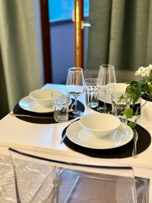 Wohnung Alte Mainbruecke - Gratis Kaffee - Netflix - Balkon Würzburg Buitenkant foto